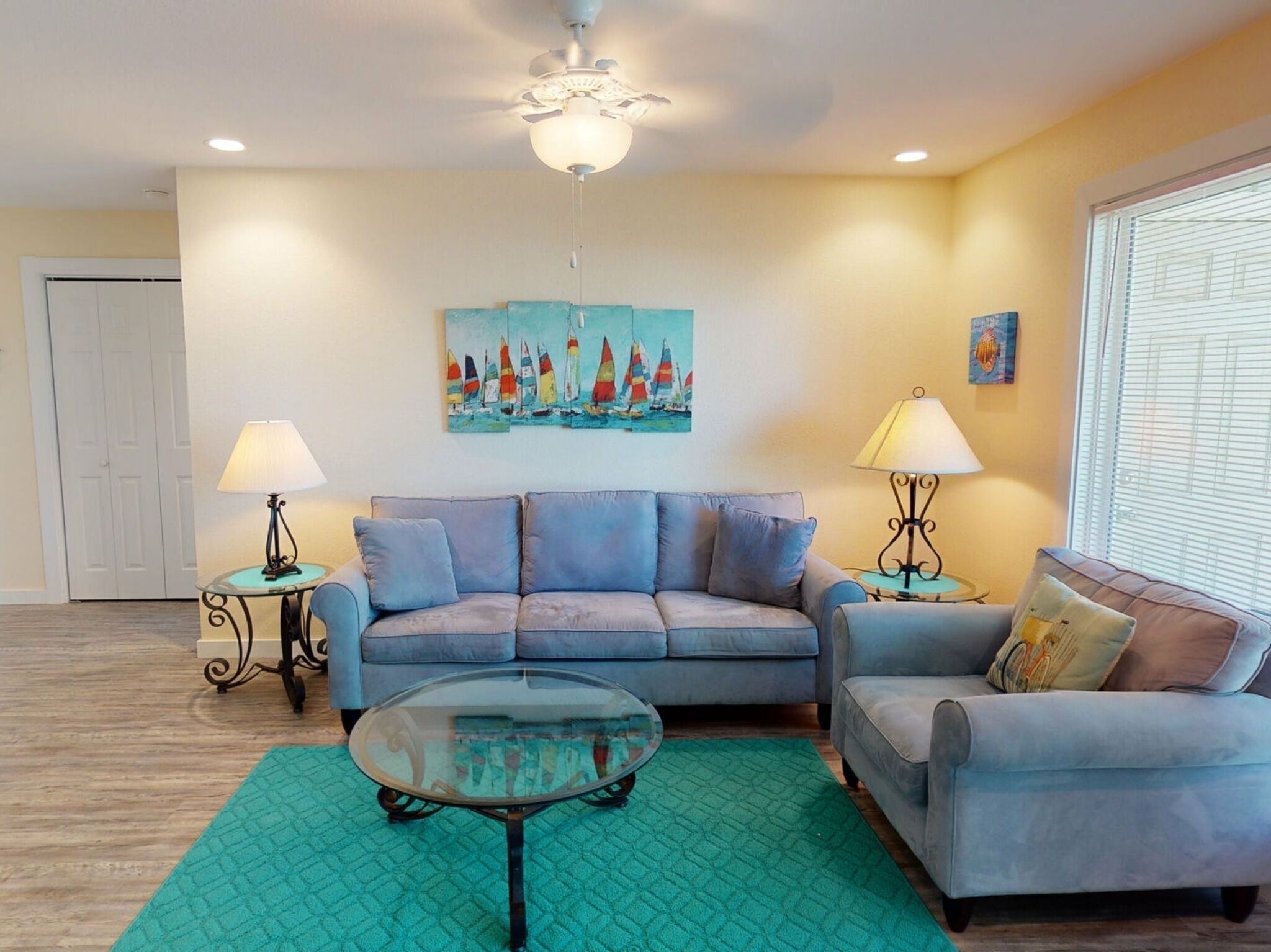 AHH131 Remodeled First Floor Condo, Shared Pool and Hot Tub, Near Marina
