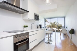 Microwave, oven, stovetop, coffee/tea maker - Home2Book Stunning La Quinta, Pool (Santa Úrsula)