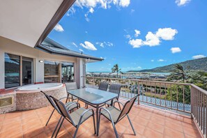 Outdoor dining - Spa Haven 17A - Ocean View | WiFi | Pool (Airlie Beach)