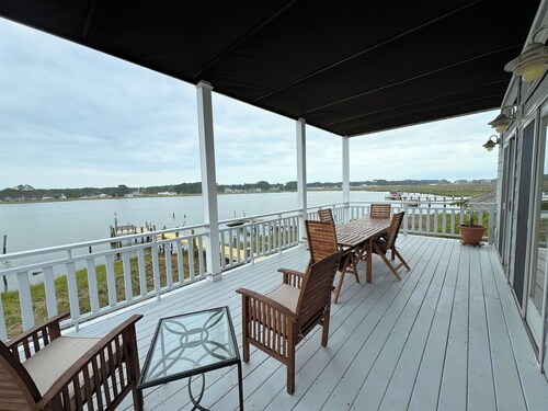 Sunrise Over Little Oyster Bay - 4BR Waterfront home with decks & pier.