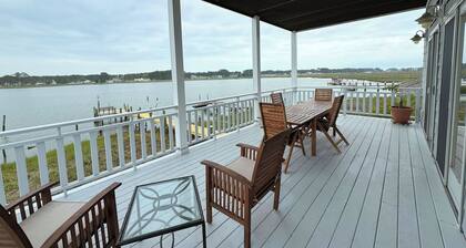 Sunrise Over Little Oyster Bay - 4BR Waterfront home with decks & pier.