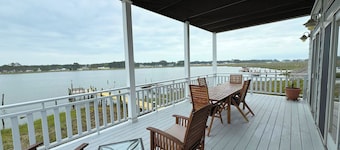 Sunrise Over Little Oyster Bay - 4BR Waterfront home with decks & pier.