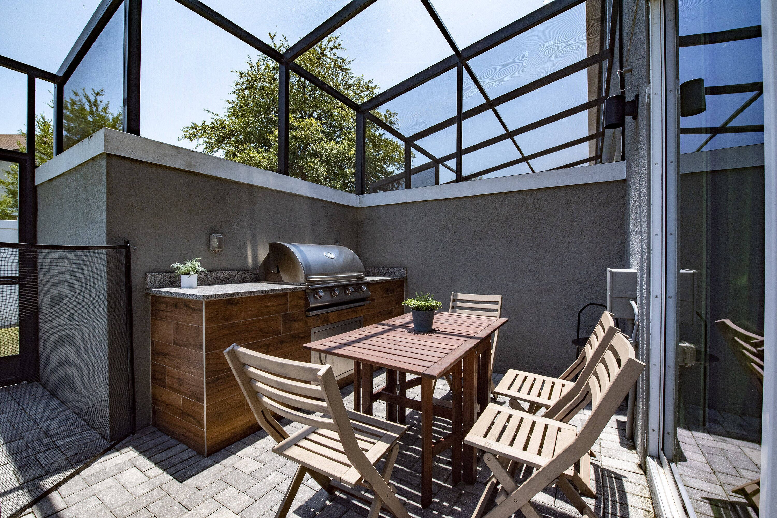 Luxury Townhouse with Game Room & Splash Pool 00