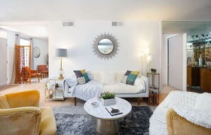 Fernseher, Kamin, Arbeitsbereiche