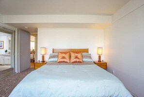 2 bedrooms, iron/ironing board, WiFi, bed sheets - Mid-Century Modern Desert Escape (Palm Springs)