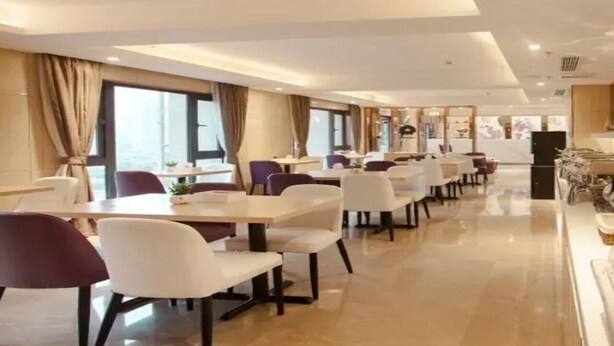 A modern hotel dining area with multiple tables and chairs, large windows, and a clean, well-lit interior. - Lavande Hotel Chongqing Jinkai Avenue Aegean Sea Shopping Park (Chongqing)