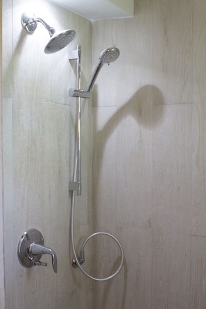 淋浴設備、風筒、提供毛巾、番梘