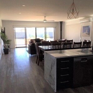 Interior - Jack's Shack is a beautiful spacious family house, with 5 bedrooms! (Robe)