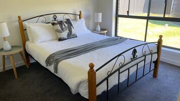 5 bedrooms, iron/ironing board, bed sheets