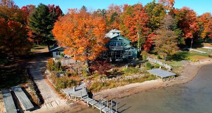 Sunset Cabin at Sweet Retreat Waterfront