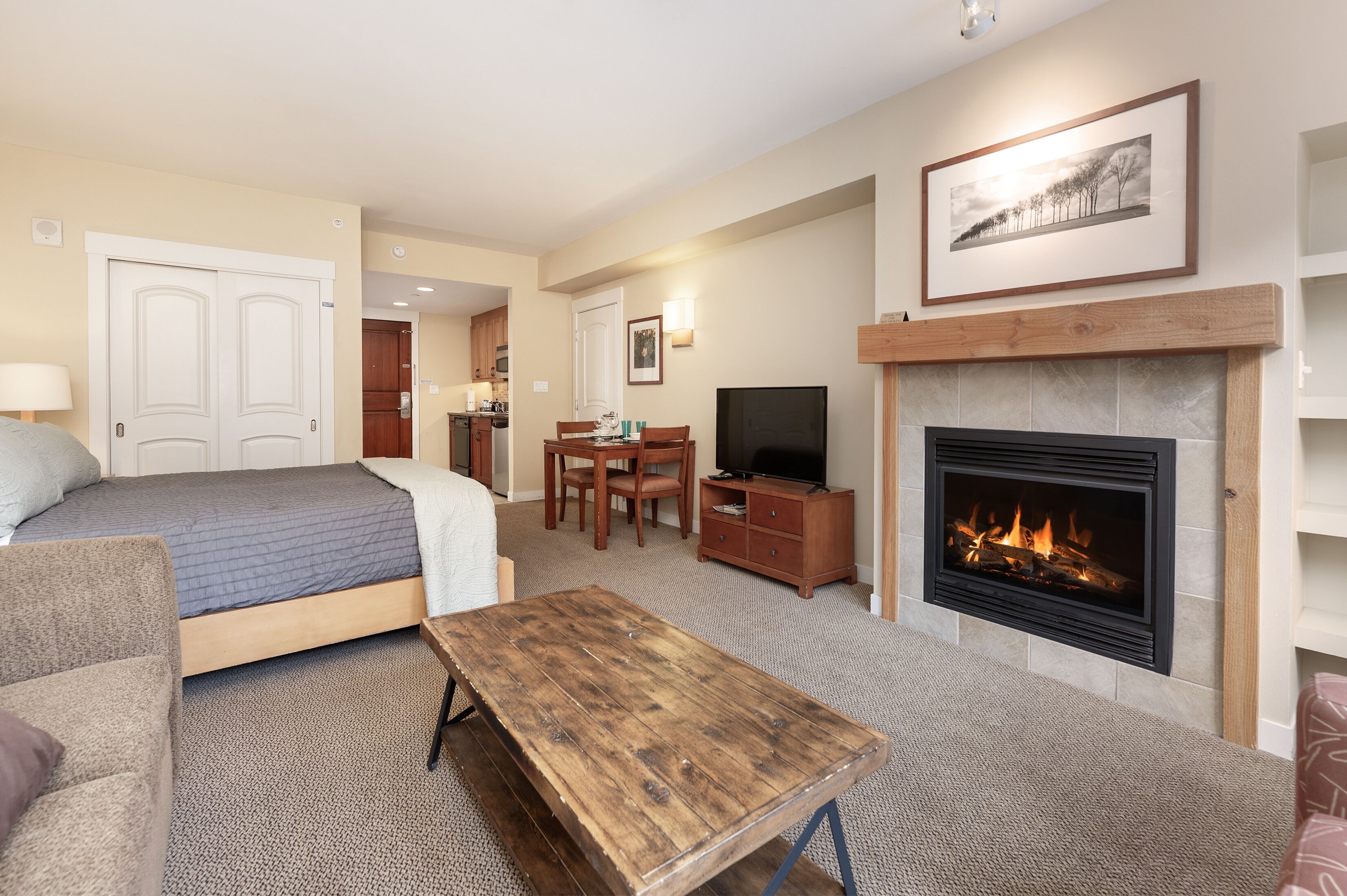 Resort Base Studio | Ski In Ski Out | Steps to Gondola 4471