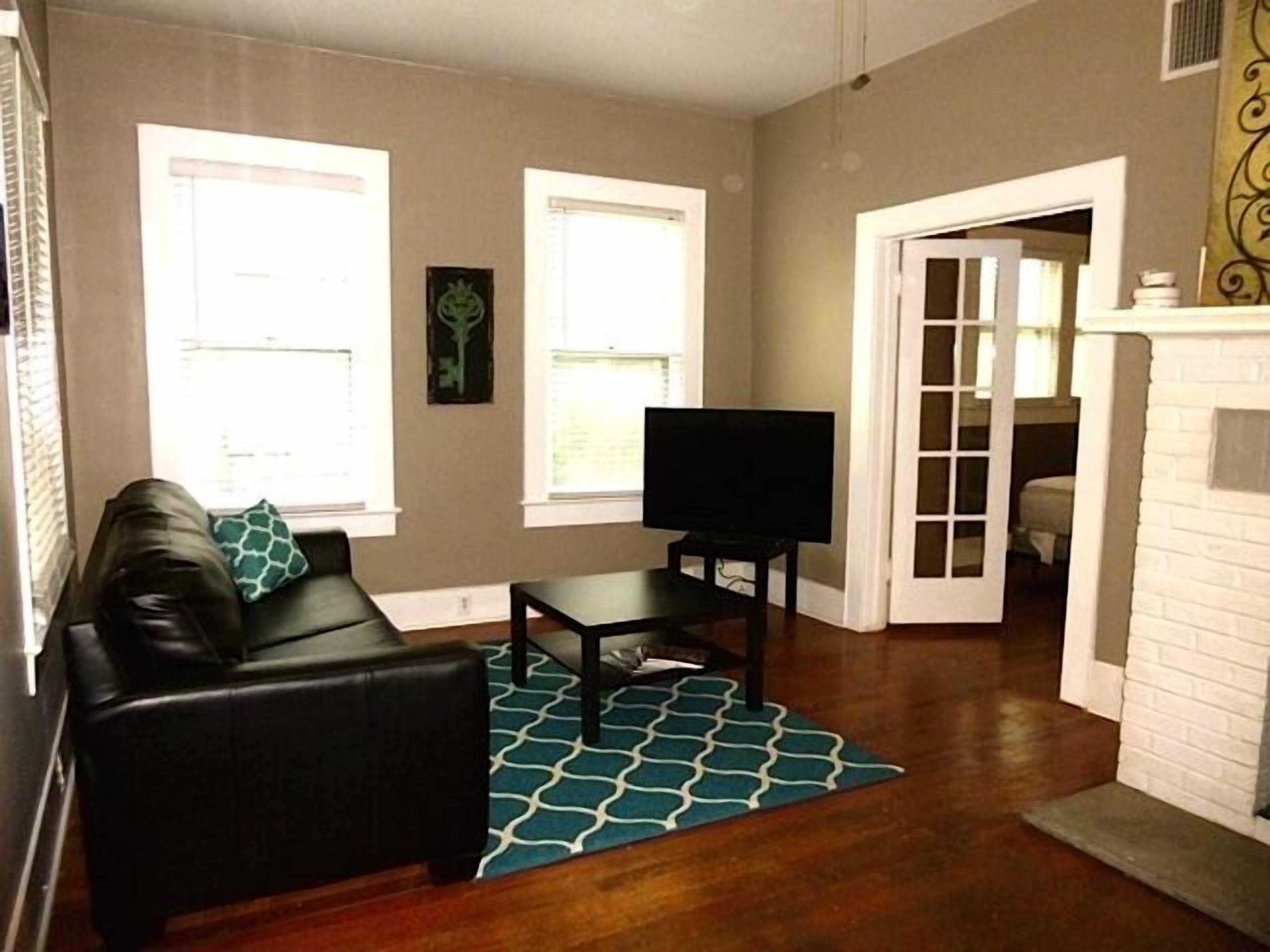 Walk To 6th-charming Downtown Rental- Shops,restaurants,coffee,WholeFoods Market