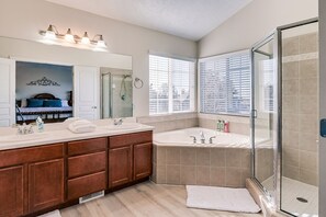 Combined shower/tub, jetted tub, hair dryer, towels - Mountain Views Family Home, Retreat and Relax (Ogden)