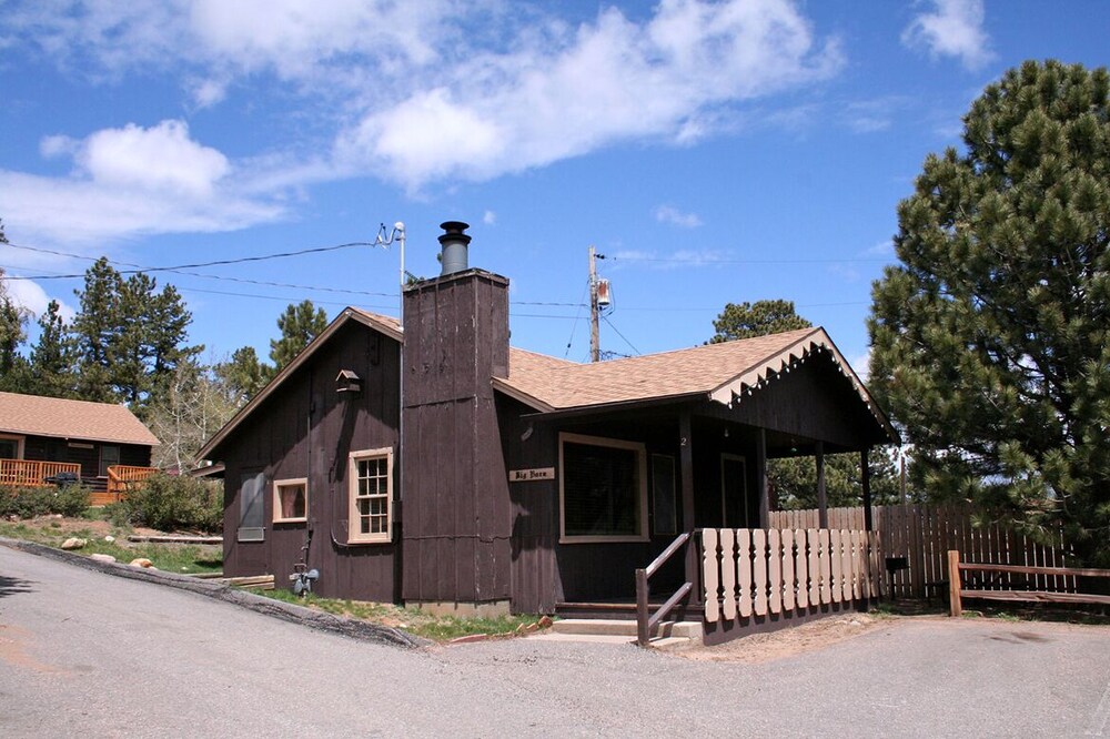 Charming two bedroom knotty pine cabin