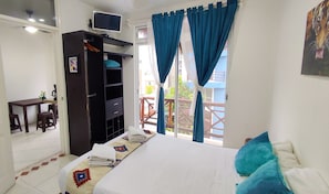 Apartamento familiar, 2 habitaciones | Minibar, tabla de planchar con plancha, wifi gratis y ropa de cama
