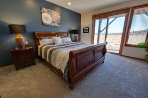 5 bedrooms, desk, iron/ironing board, free WiFi