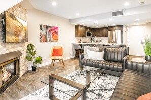 تلفزيون ذكي، مدفأة، كُتُب