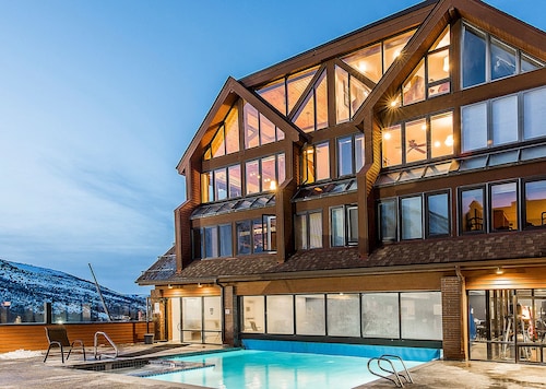 Best Lux 4Br True Ski in Ski Out @5 lifts Pool/Spa/Gym/WD/FP/Parking  Near Main!