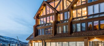 Best Lux 4Br True Ski in Ski Out @5 lifts Pool/Spa/Gym/WD/FP/Parking  Near Main!