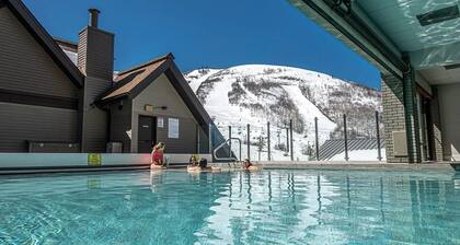 Best Lux 4Br True Ski in Ski Out @5 lifts Pool/Spa/Gym/WD/FP/Parking Near Main!