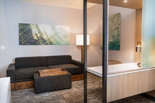 1 多间卧室、防过敏的被褥、办公桌、笔记本电脑工作区