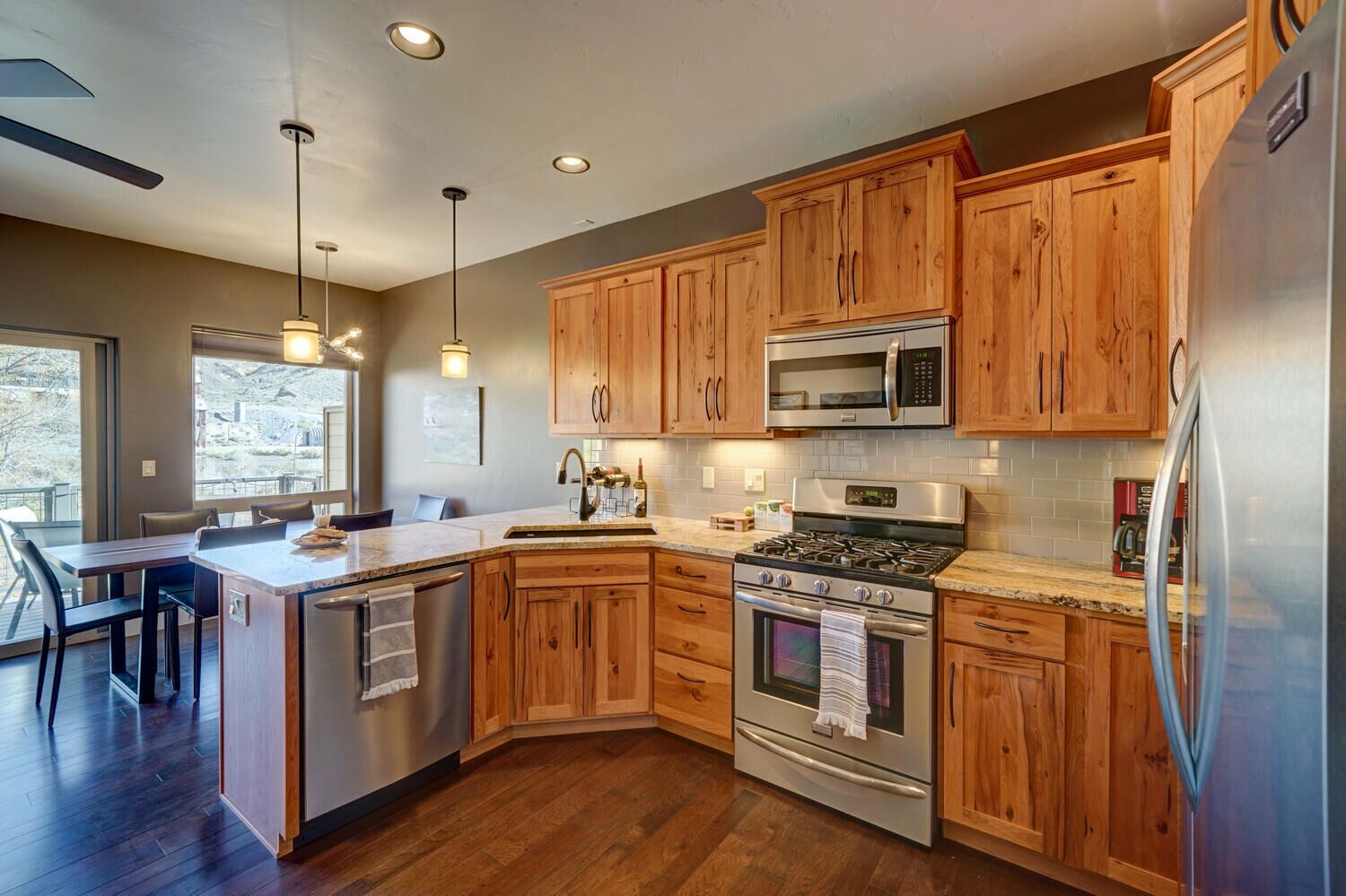 River Retreat & Decked Out | Walk to town | 3BD