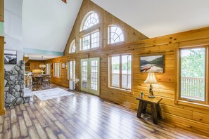 Interior - Luxury Lake Log Cottage With Hot Tub and Fire Place  (Trent Lakes)