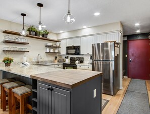 Fridge, microwave, oven, stovetop - Ski-In/Out, Hot Tub, Shuttle, Views, Garage, Trails, 4BR+Loft –Westwall Paradise (Mt Crested Butte)