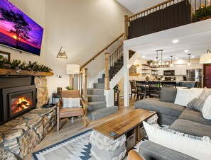 Smart TV, fireplace, books, stereo - Ski-In/Out, Hot Tub, Shuttle, Views, Garage, Trails, 4BR+Loft –Westwall Paradise (Mt Crested Butte)