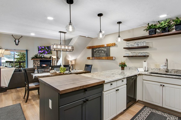 4 Bed/4Bath plus Loft, Plus Garage, Ski/Bike storage, Open Bright Modern Kitchen