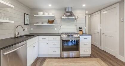 Cozy Cottage With Private Water Access