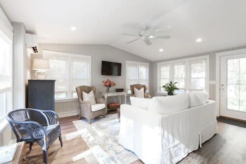 Cozy Cottage With Private Water Access