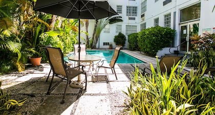 Beautiful 1 bedroom apartment with POOL in the heart of SOUTH BEACH!!!