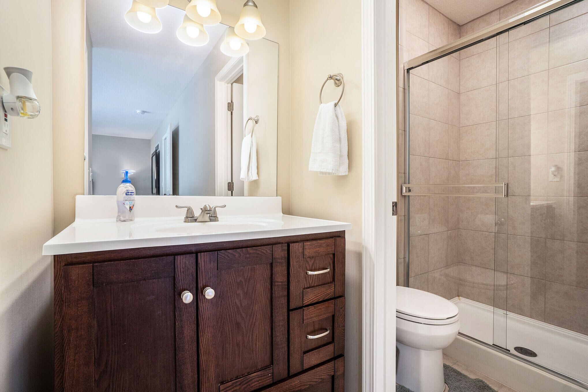 Lovely Home Near South Kansas City