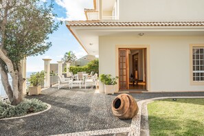 Outdoor dining - Casa das Neves - By Wehost (Funchal)