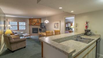 Condo (Deer Park 178D, N. Woodstock) | Exterior