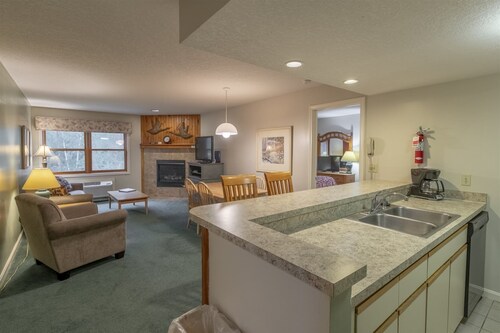 2 Bedroom Deer Park Vacation Rental With Free Shuttle to Loon Ski Resort - Dp178dw