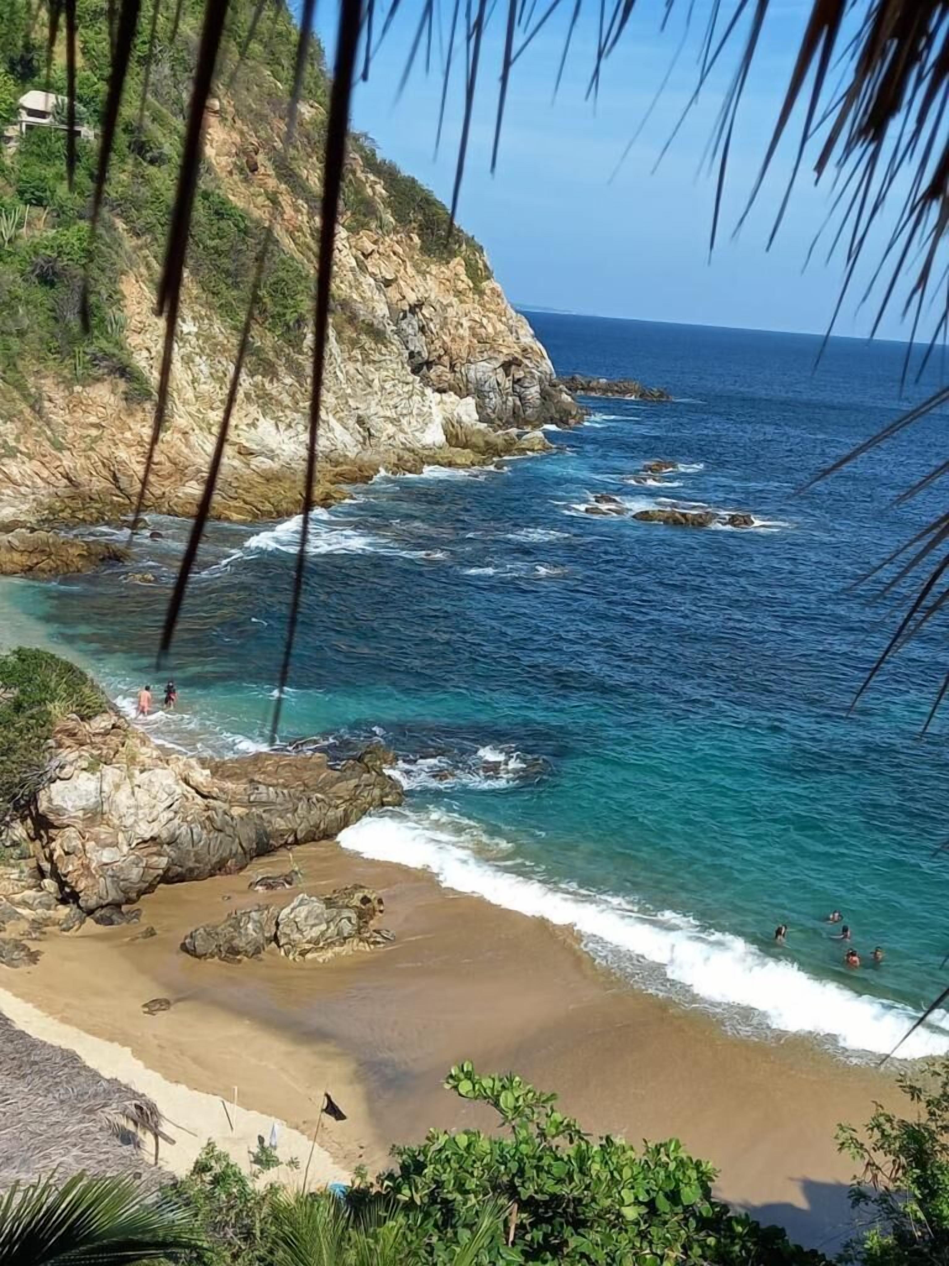 Playa en los alrededores y camastros 