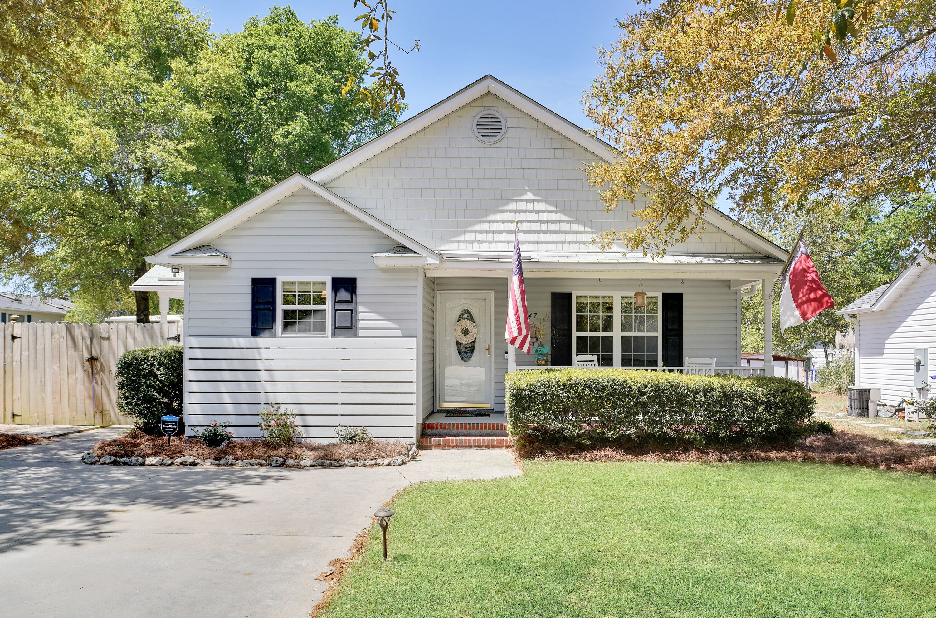 Charming 2 Bedroom 2 Bath Beach Cottage Near Intercoastal Waterways