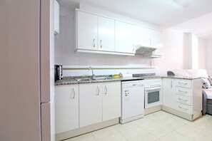 Réfrigérateur, micro-ondes, four, lave-vaisselle