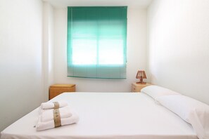 1 bedroom, bed sheets