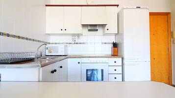 Fridge, microwave, oven, coffee/tea maker