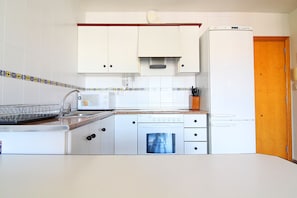 Fridge, microwave, oven, coffee/tea maker - Global Properties: Studio for couples with pool in Canet beach (Canet d´en berenguer)