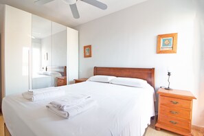 2 chambres, fer et planche à repasser, draps fournis