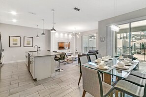 Interior - 4 Bedrooms / 3 Bathrooms / Storey Lake (4809 LL) (Kissimmee)