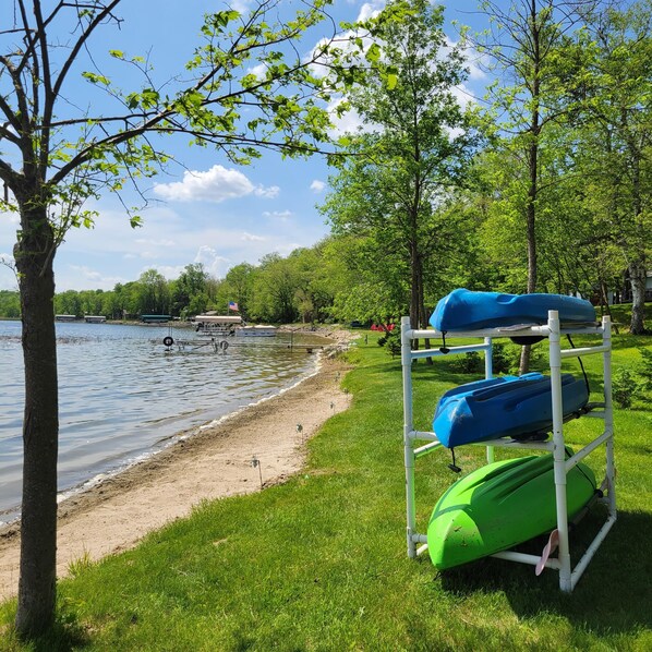 Sun-loungers, beach towels