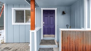 A house with a purple door, a wooden post marked with the number 11, and a metal gate. - Cozy Cottage in downtown PC. Steps to mountain! (Park City)
