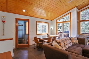 Interior - The Wolfgang Chalet: Newly Renovated! (Truckee)