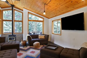 Living area - The Wolfgang Chalet: Newly Renovated! (Truckee)