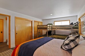 Room - The Wolfgang Chalet: Newly Renovated! (Truckee)